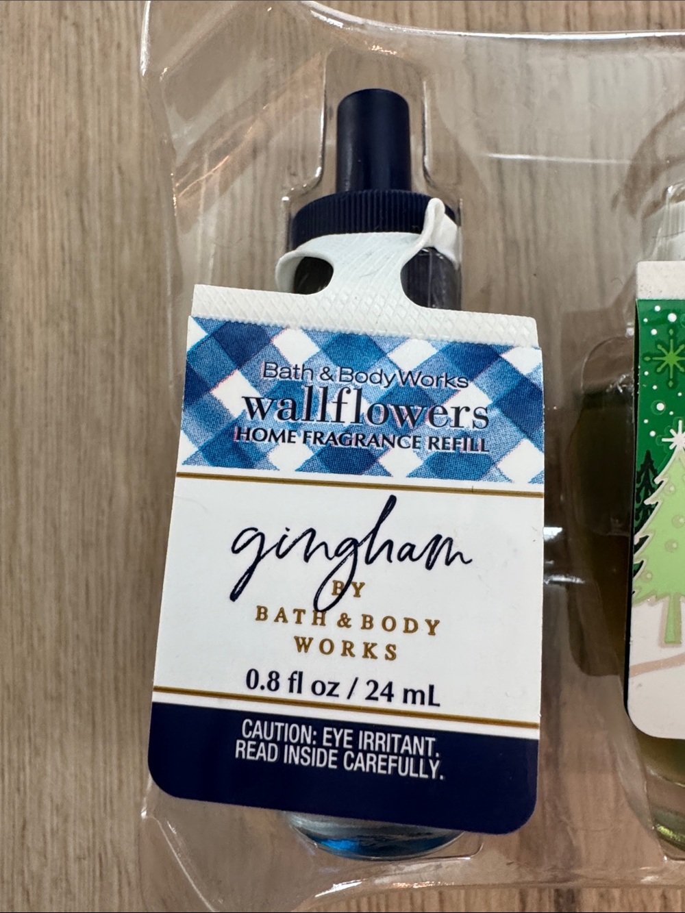 Bath & Body Works Holiday Wallflower Bundle - Gingham, Vanilla Bean, Candy Apple - Picture 2 of 4